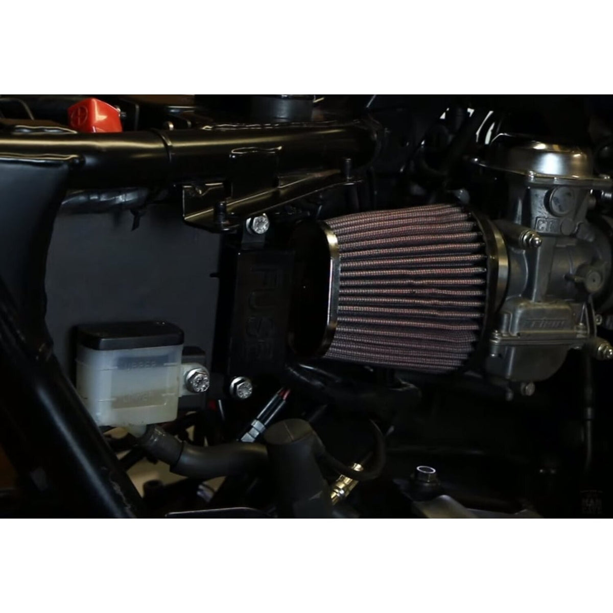 Motone Airbox Eliminator Kit med batteriboks, sort