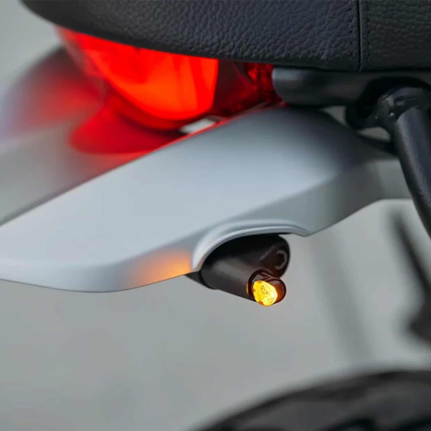 Motogadget, mo.blaze tens3 3in1 turn signal combo. Black Item No: 925372