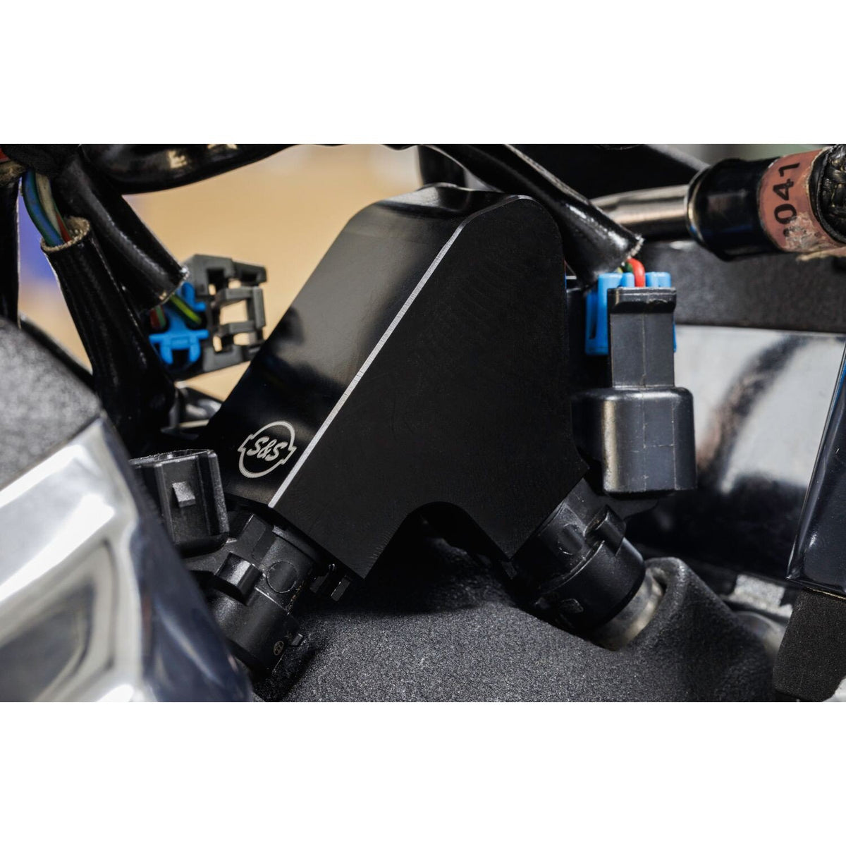 S&S M8 billet-brændstofskinne, Gen1 Softail